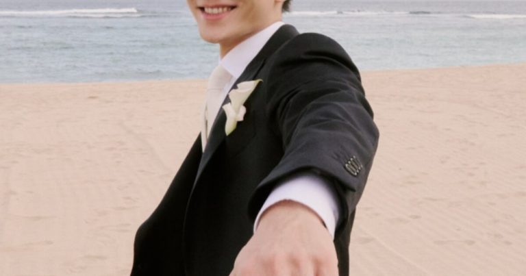 Newlywed Actor Reveals How He Won Over His K-Pop Idol Wife 10 Years Younger缩略图