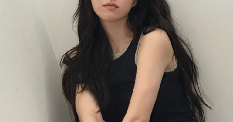 Beloved Actress Sets The Record Straight On Her First-Ever Dating Rumor With A Man 19 Years Older Than Her缩略图