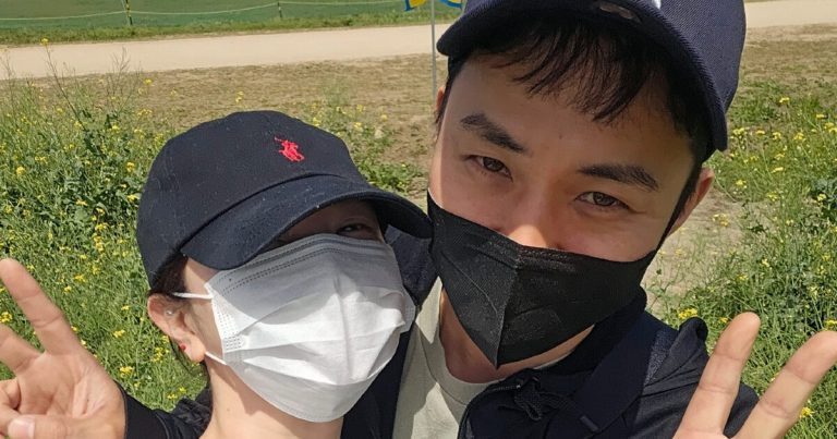 Korean Actor Hard Launches His Relationship By Shockingly Uploading Photos Of His Girlfriend缩略图