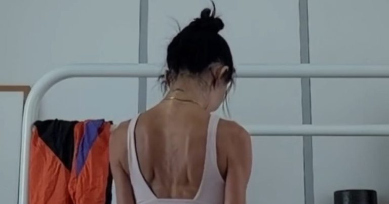 Bony Korean Star Surprises With Defined Abs And Back Muscles缩略图