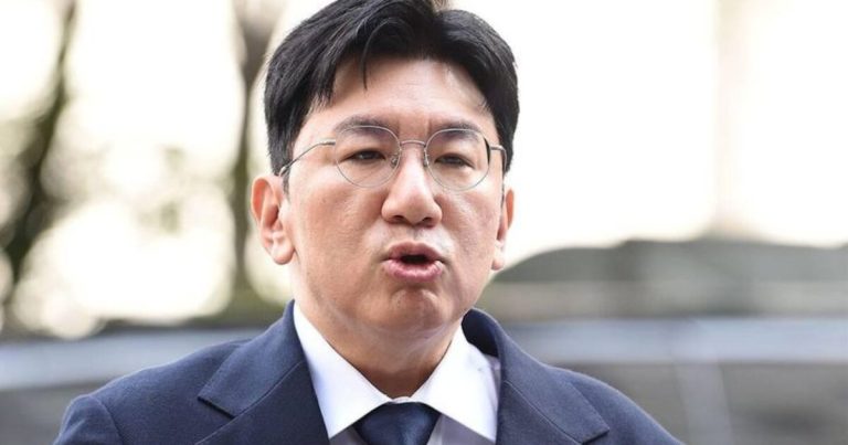HYBE’s Bang Si Hyuk Responds To Arrest Warrant Application 缩略图