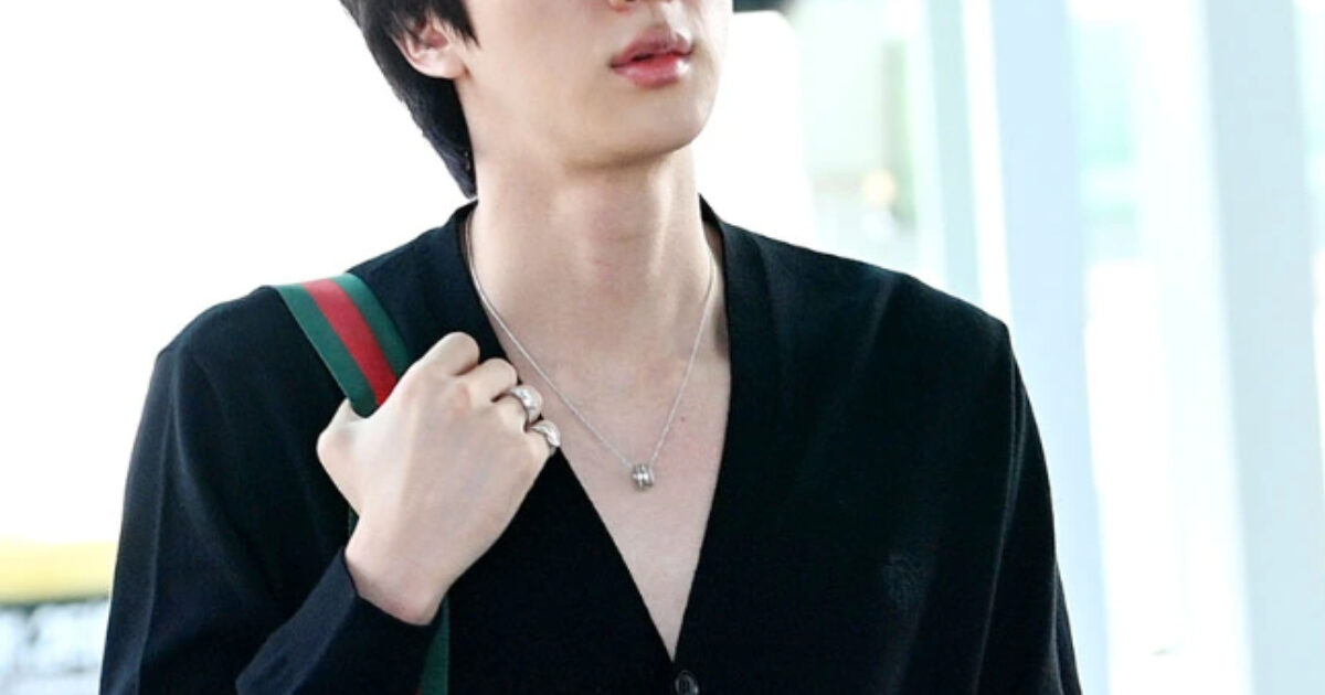 BTS Jin’s No-Makeup Visuals Spark Massive Reactions缩略图