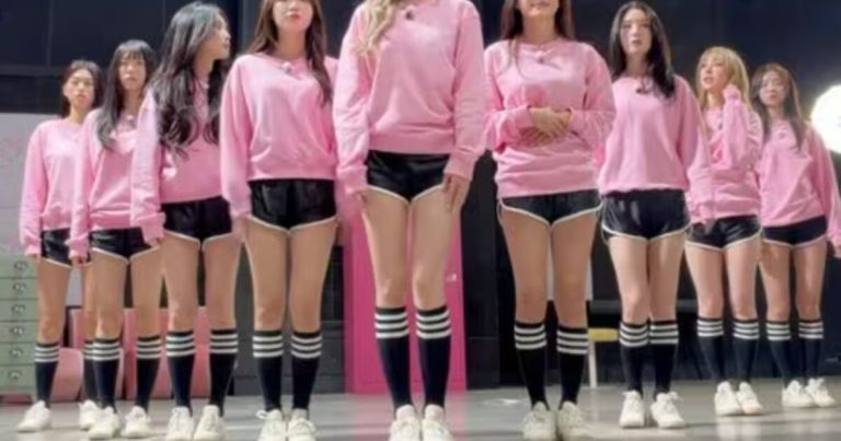 Popular Girl Group Confirms Fandom Name After 10 Years, Sparks Massive Reactions缩略图