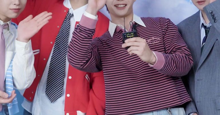 Popular Group Apologizes For Light Stick Controversy, Triggers Massive Reactions缩略图