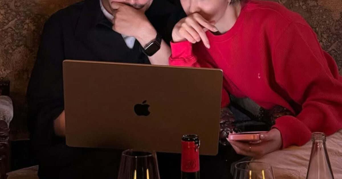 Legendary Actress’s Affectionate Photos With A Man Goes Viral Online缩略图