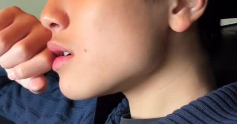Actor Gets Mistaken For Being “AI” For Looking A Little Too Much Like His Co-Star缩略图