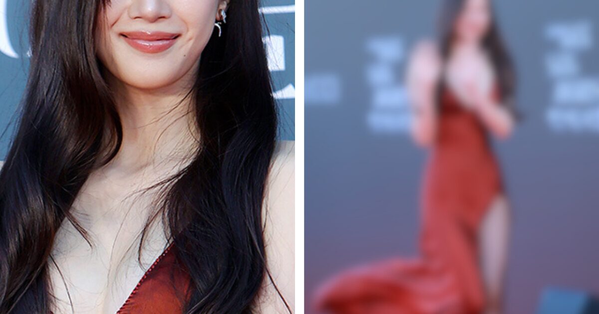 Popular Actress’s Sexy, “Too Revealing” Red Carpet Look Triggers Mixed Reactions缩略图