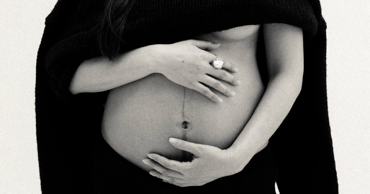 Korean Star Stuns In Underboob Maternity Photoshoot缩略图