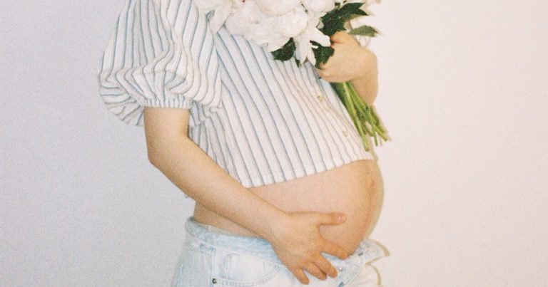 Korean Model Stuns With Pure Beauty In Maternity Photoshoot缩略图
