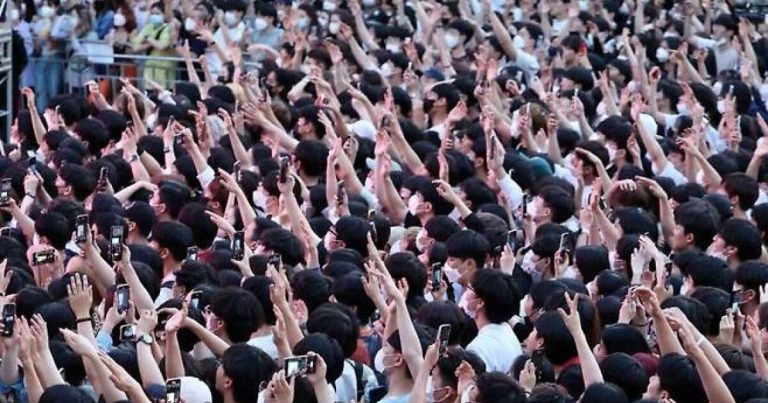 The Shocking Amount Of Money Needed To Book K-Pop Idols Of Different Tiers For School Festivals缩略图