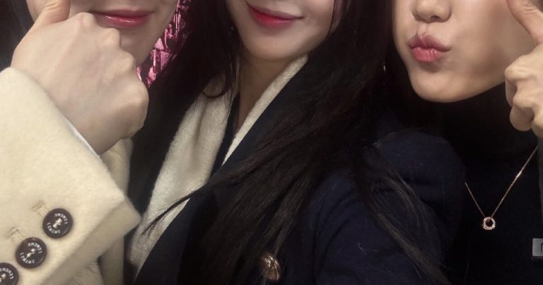 Girl Group Idols Get Dragged To Plastic Surgery Clinic Before Debut缩略图