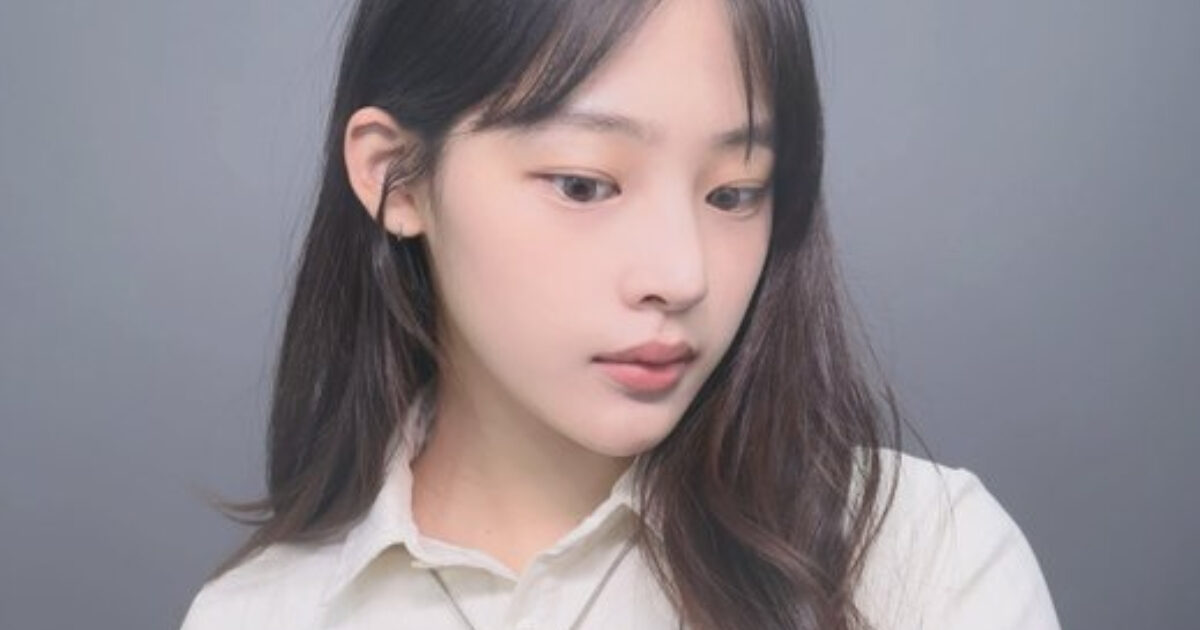 NewJeans’ Minji Surprises Fans With Gifts And Handwritten Postcards Ahead Of Her Birthday缩略图