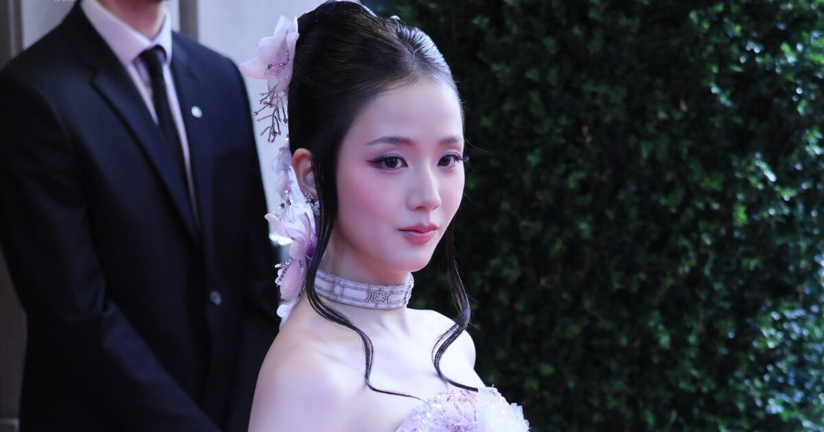 Designer Who Sniped At BLACKPINK’s Jisoo Clarifies Misunderstanding In New Video缩略图