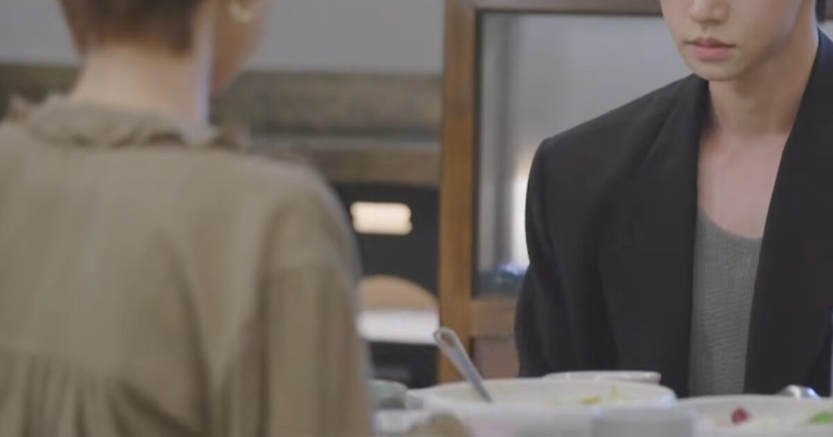 41-Year-Old Actress Spotted On Blind Date With Handsome Fan Who Is 12 Years Younger缩略图