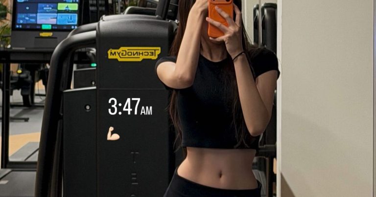 Beloved Actress Shows Off Toned Abs At 3AM Workout缩略图