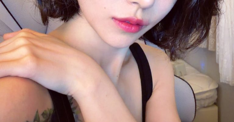 “Real Shaman, Fake Breasts” — Korean Shaman-Turned-Star Coolly Admits To Boob Job缩略图