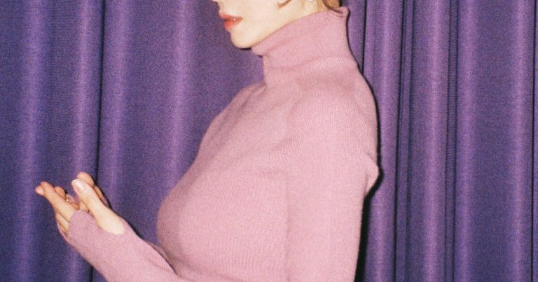Female Idol Shocks With Emergency Room Experience Due To Her Stage Outfit缩略图
