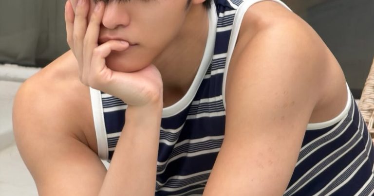 4th Gen Male Idol Dies Inside After Blatantly Rejecting A Fan’s Love In Front Of Thousands Of Others缩略图