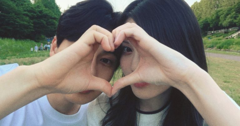 Girl Group Member Announces Marriage And Reveals Her Handsome Lawyer Fiancé缩略图