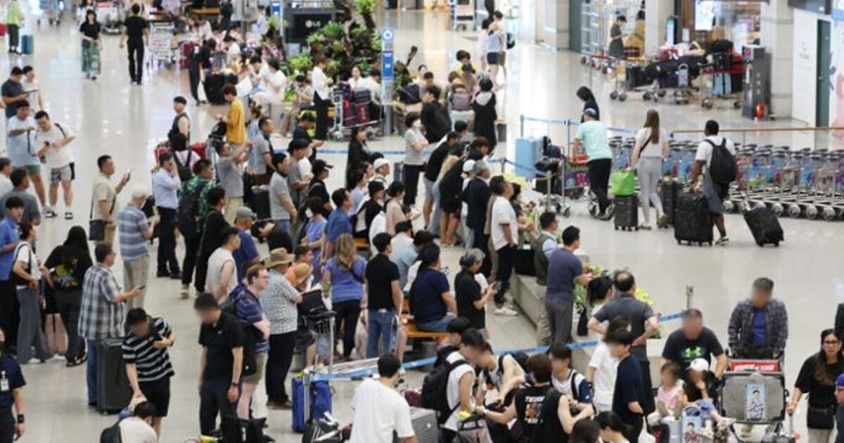 K-Pop Idol Accused Of Shocking Airport Behavior Toward Flight Attendant In Viral Allegation缩略图