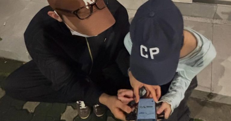 Kim Go Eun Goes Incognito For A Sweet “Date” With Fellow Actor缩略图