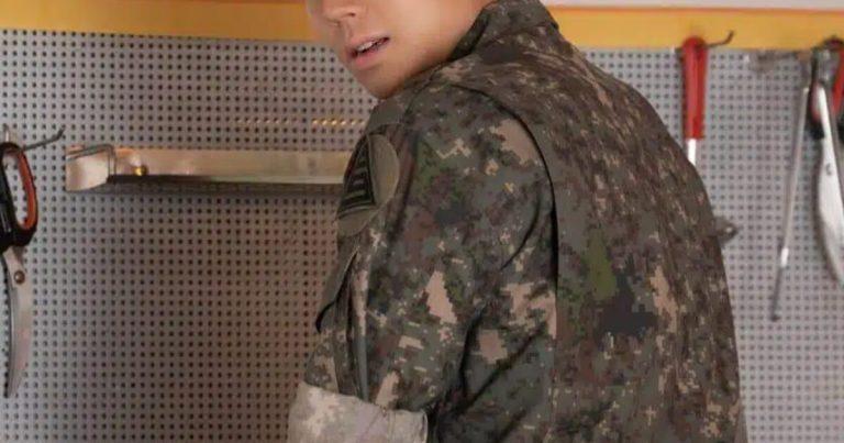 Top Idol-Turned-Actor Declares He Will Enlist Even If His Agency Stops Him缩略图