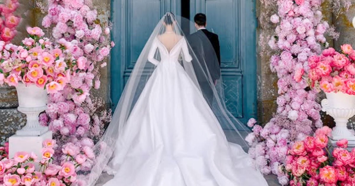 Celebrity Couple’s Lavish (And Late) Wedding Goes Viral缩略图