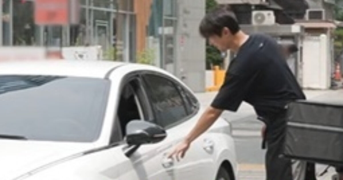 Handsome “Reply 1997” Actor Disappears From K-Dramas—Now Valet Parking At KBBQ Restaurant缩略图