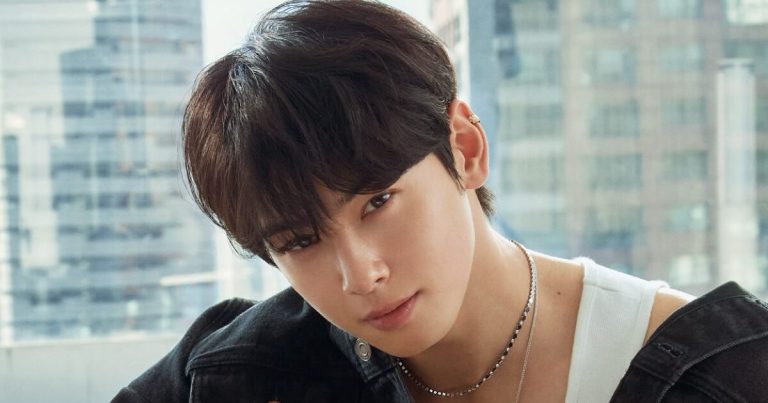 ASTRO’s Cha Eunwoo Gets Baptized As A Catholic In The Military缩略图