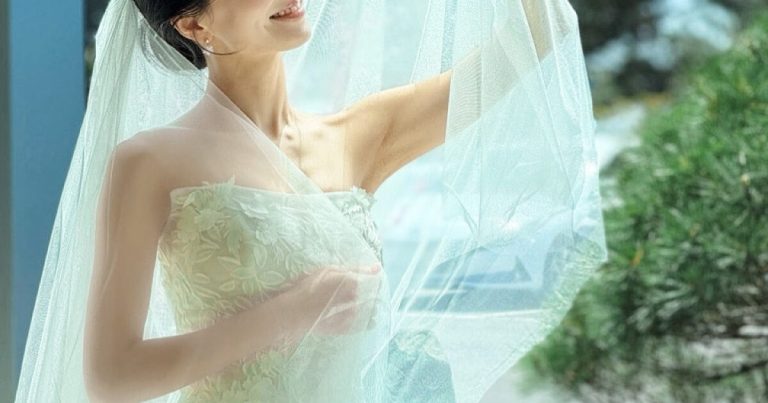 Beloved K-Pop Idol Offers A Glimpse Of Her Honeymoon缩略图