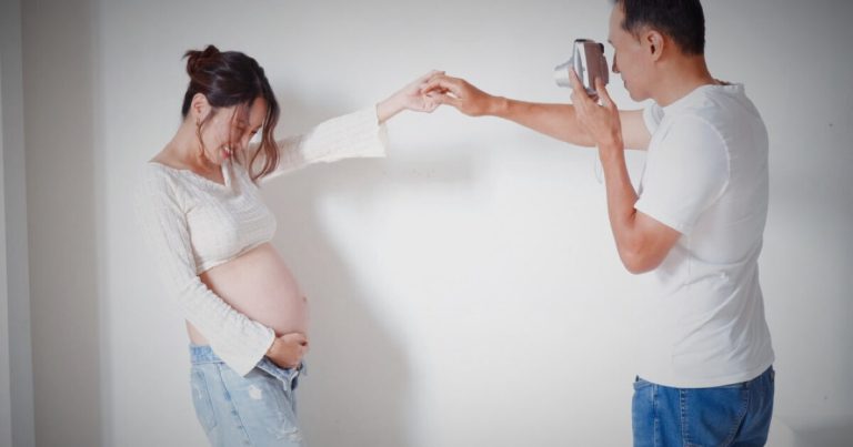 Korean Actress Shows Off Beautiful Baby Bump In Maternity Photoshoot缩略图