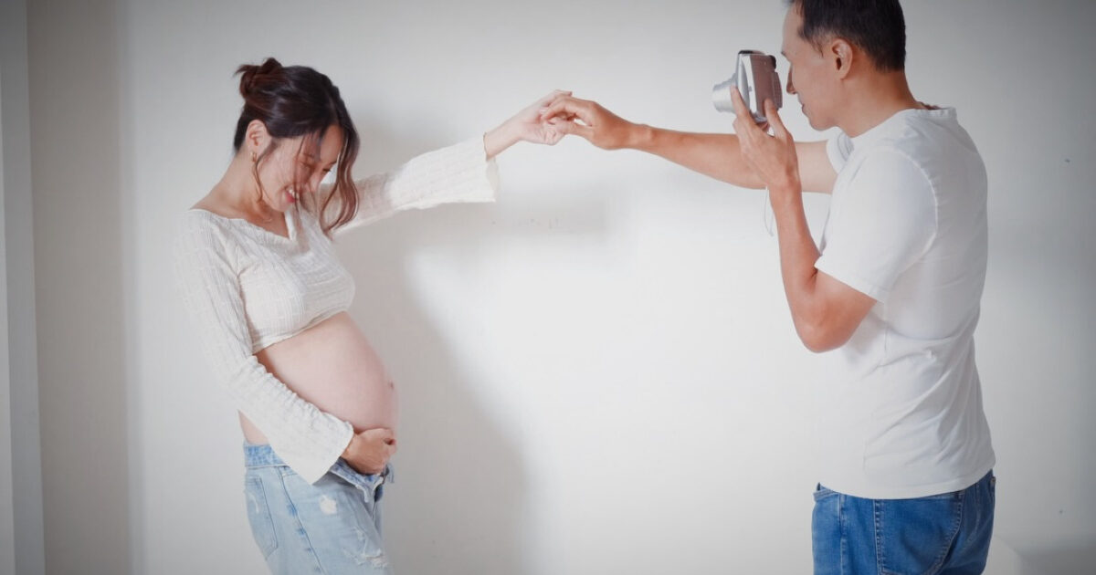 Korean Actress Shows Off Beautiful Baby Bump In Maternity Photoshoot缩略图
