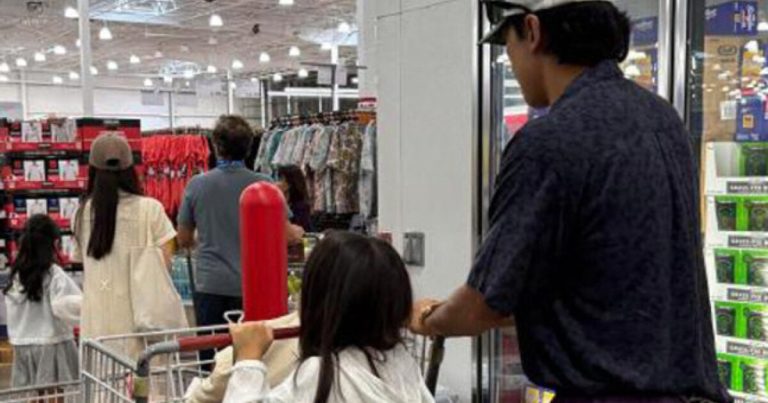 Rain And Kim Tae Hee Gets Spotted On Trip To Hawaii With Their Daughters缩略图