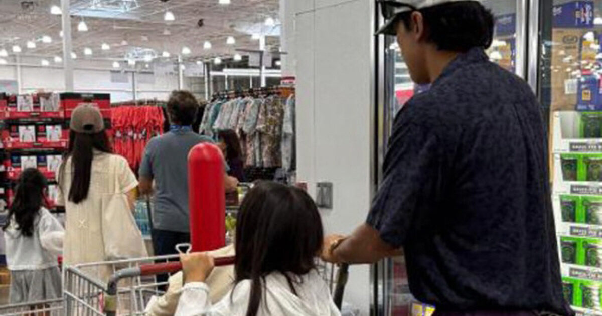 Rain And Kim Tae Hee Gets Spotted On Trip To Hawaii With Their Daughters缩略图