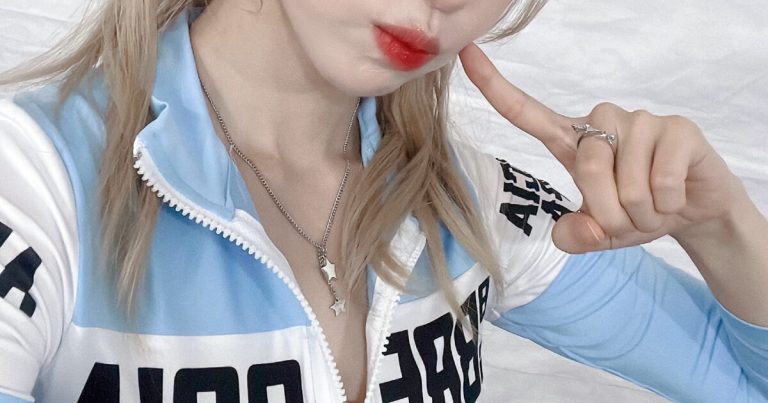 K-Pop Idol Shows Off Unrivaled Doll-Like Visuals缩略图