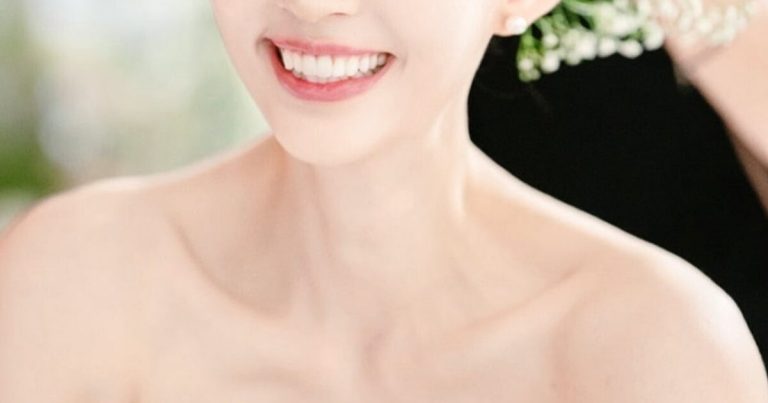 Korean Singer’s “Hidden Wife” Stuns In Wedding Photos缩略图