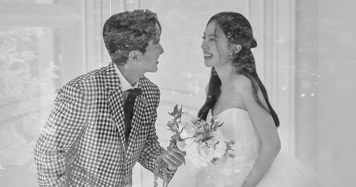 “Nam Joo Hyuk?!” — Korean Star Reveals Wedding Photos With Handsome Fiancé缩略图