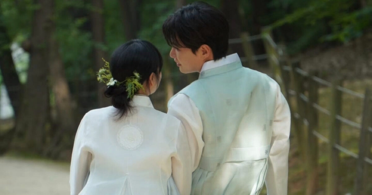 Korean Actor Couple Welcomes Son After Overcoming Miscarriage缩略图