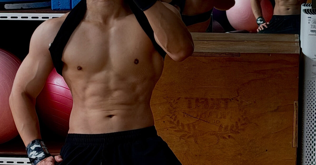 Idol-Husband Actor Shows Off Toned Muscles缩略图
