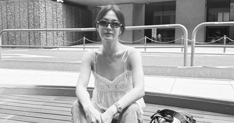 Song Hye Kyo Becomes A Hot Topic With Her Movie-Like Daily Photos缩略图