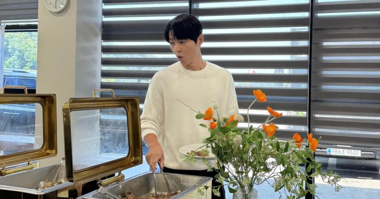 Actor Song Joong Ki Bounces Back From “Aging Visual” Controversy缩略图
