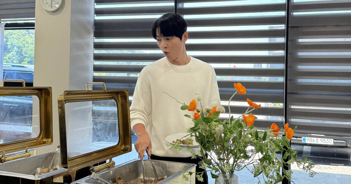 Actor Song Joong Ki Bounces Back From “Aging Visual” Controversy缩略图