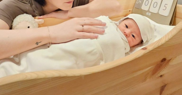 Boy Group Idol Reveals Life With His Son缩略图