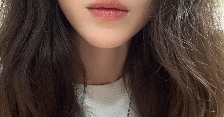 Korean Influencer Lashes Out After Being Criticized For Getting Boob Job Instead Of Paying Child Support缩略图