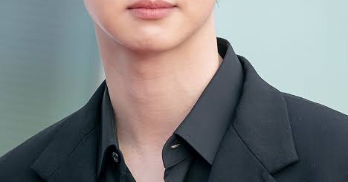 Handsome K-Drama Actor Graduates From University After 15 Years缩略图
