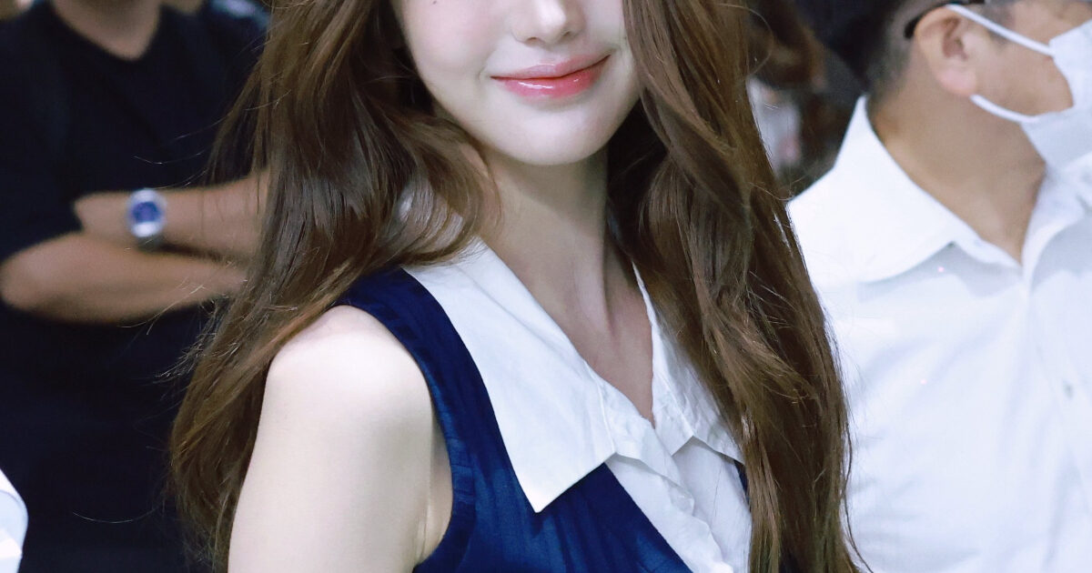 IVE Jang Wonyoung’s Unfamiliar Visuals Trigger Massive Response缩略图