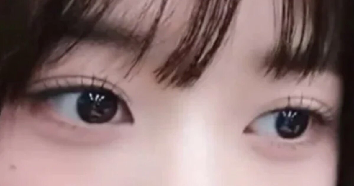 Popular Female Idol’s Natural Eyes Spark Massive Response缩略图