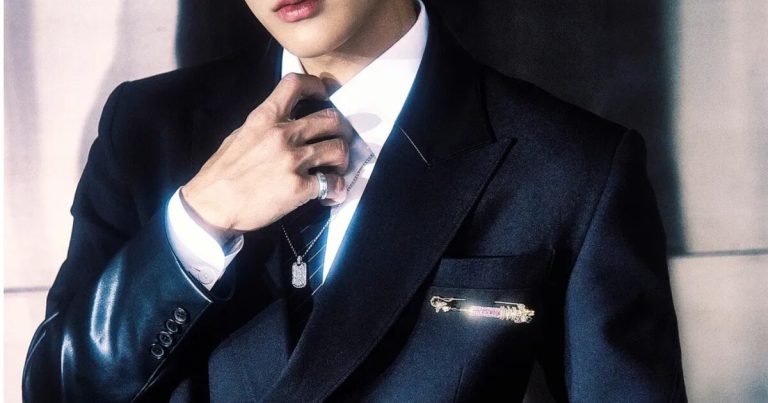 Popular Male Idol Directly Calls Out Sasaengs缩略图