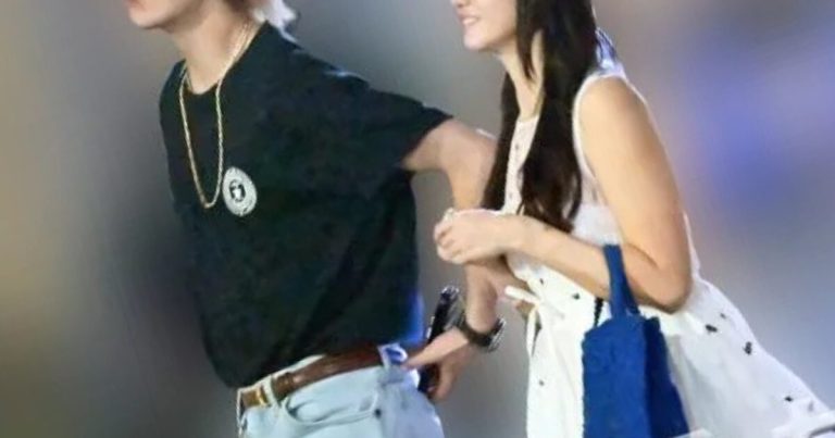 Beloved Actress Exposed For Date With Top Male Idol — 7 Years Younger缩略图