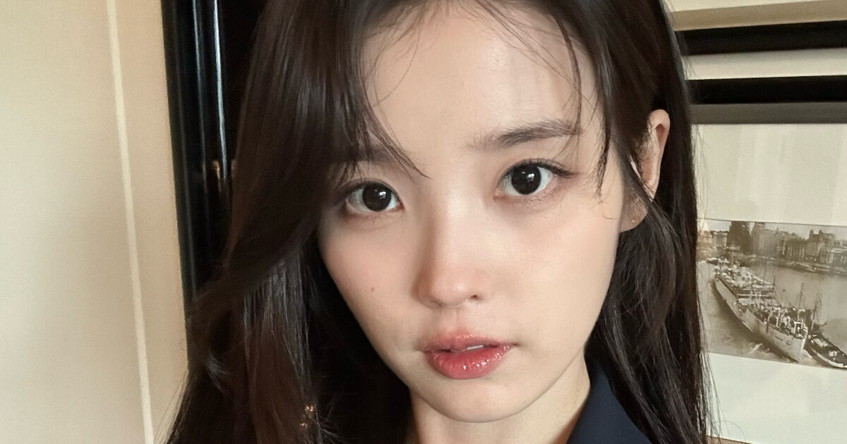 IU Gains Attention For Her Unexpected Views On Fan Merchandise缩略图